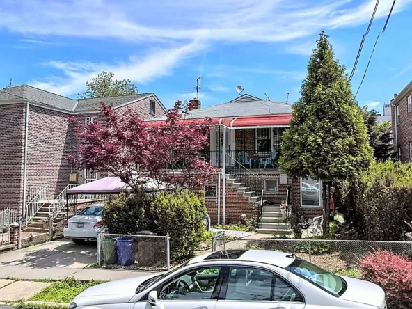 2056 Van Hoesen Ave, Bronx, NY 10461