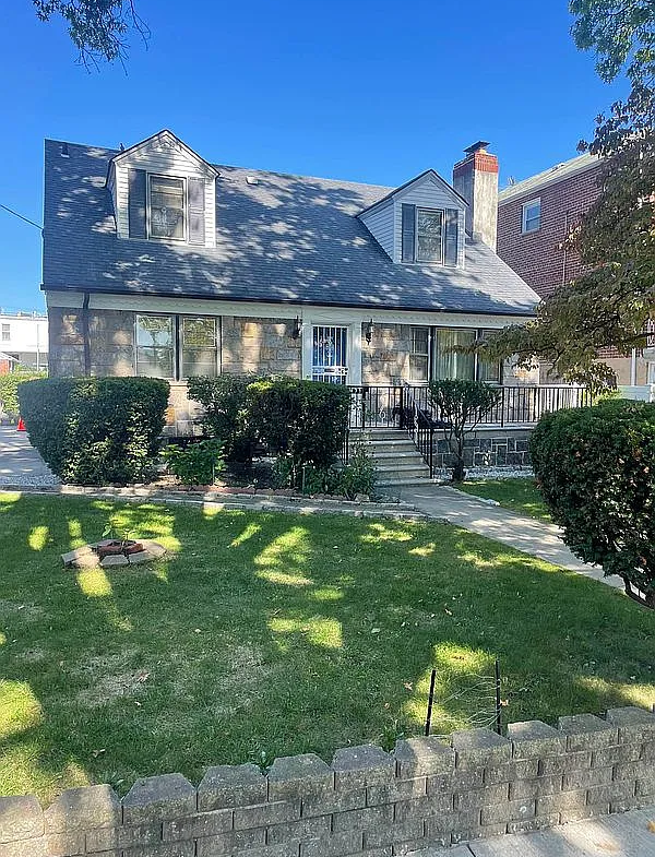 1471 Pelham Pkwy N, Bronx, NY 10469